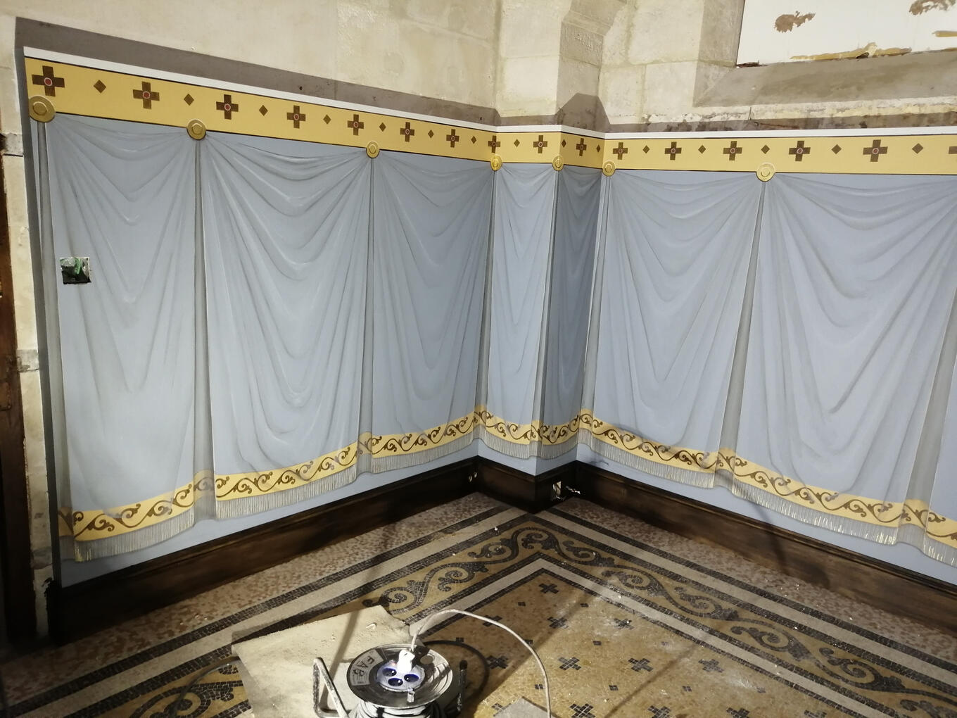 Drapé et motif sur placo