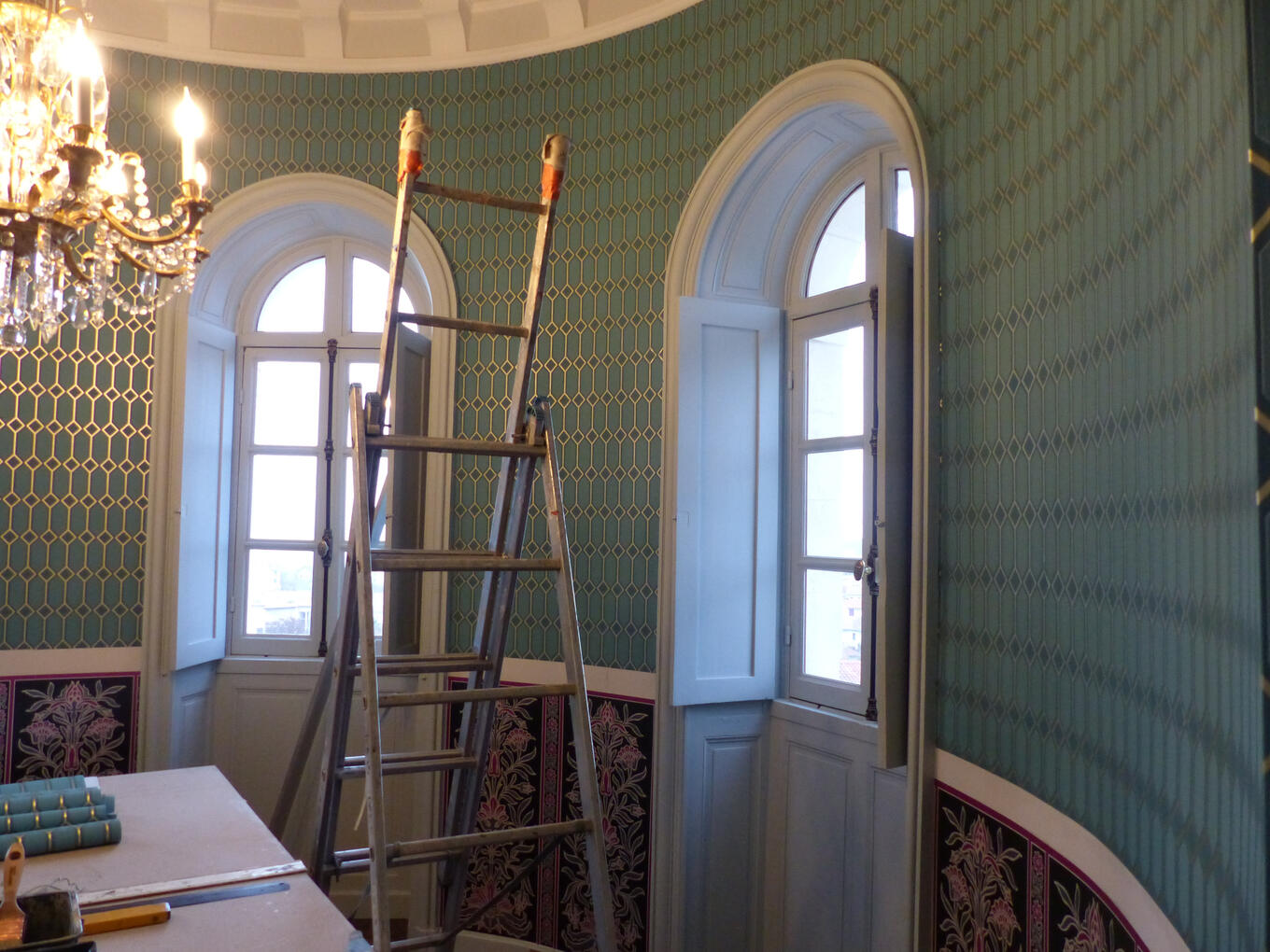 Papier peint sous bassement, mur & tour