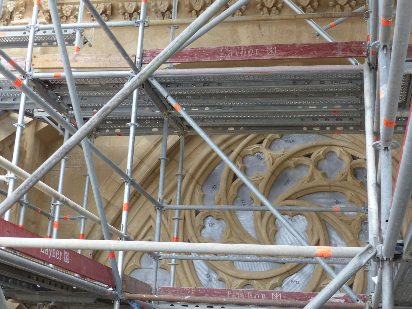 Patine chaux rosace - cathédrale de Bayonne